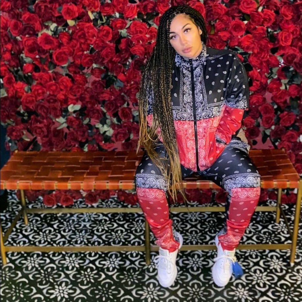 Claim no set track suit
